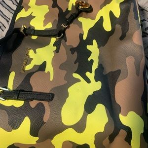 Michael Kors Camo Tote with Wallet (lime green)